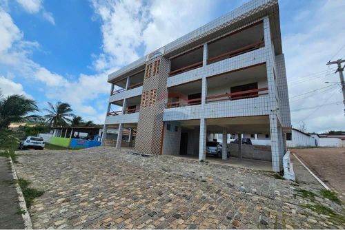 OPORTUNIDADE  Prédio com 4 apartamentos de (86m² cada) + área de lazer + casa com restaura