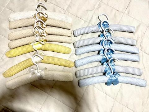 Cabides para roupa de bebe com 13 peças