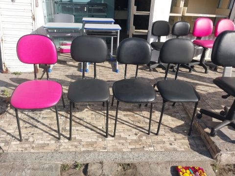 Cadeiras fixa escritório reformado 