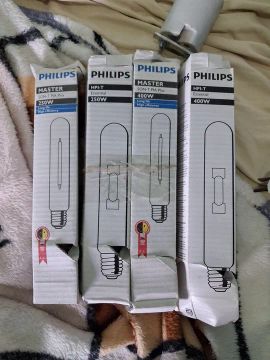 Kit de Lâmpadas para Jardinagem Indoor - Philips Master SONT-T PIA Plus e HPI-T Essential 
