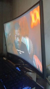 Monitor Curvo Gamer - pichau