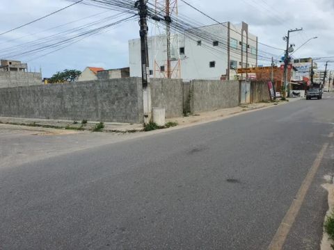 Terreno na Avenida bem localizada