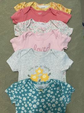 LOTE DE ROUPAS: Calças e blusas da ZARA e  Bodies Bebê Carter's - Tamanhos Variados