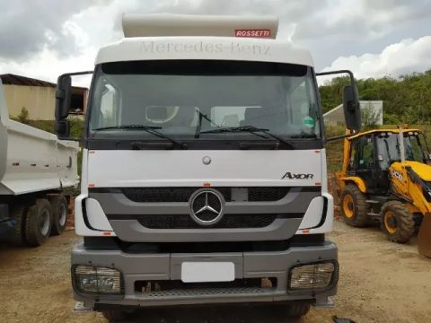 MERCEDES AXOR 2831 6X4 ANO 2013