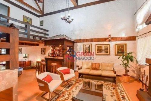 Ampla casa à venda no Ahú