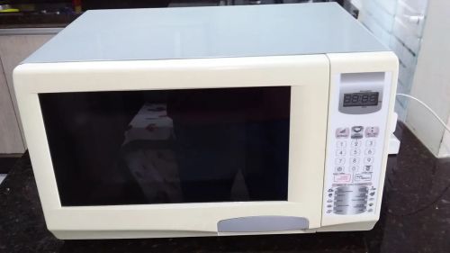 Microondas Panasonic Picolo 23 Litros 127 Volts 