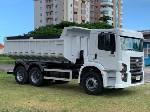 vw 24250 caçamba 