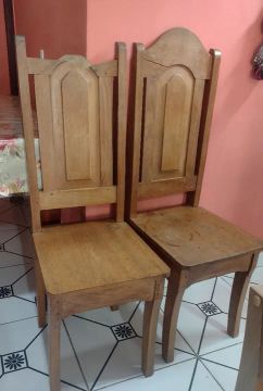 Cadeiras de madeira 