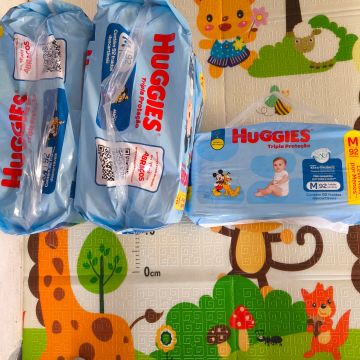 Fraldas Huggies tamanho M 