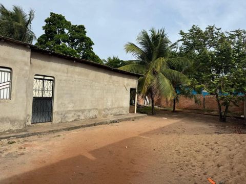 Casa bem localizada 