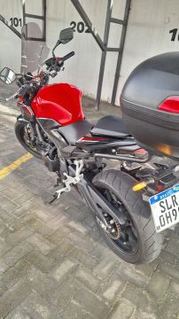 Vende-se moto CB 500F 2023 estado de zero !