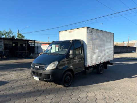 Iveco Daily 45S14 ano 2008/2008 rodagem simples no baú