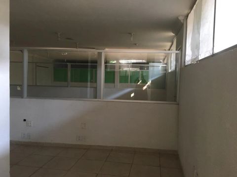 Venda R$ 1.400.000  - Aluguel  R$ 25.000 Prédio  em São Jorge  Três Pavimentos 15 Salas