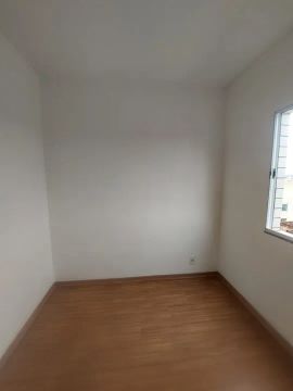Alugo apto direto proprietário ; com ótima localização