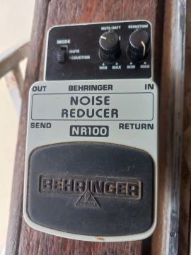 Pedal de Noise Gate Behringer NR100