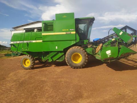 Colheitadeira John Deere 1185