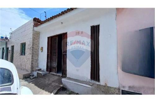 VENDE CASA NA RUA DAS FLORES NO VERGEL
