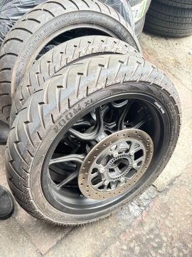 Pneu Moto Royal Enfield 110/70-17 e 140/70-17