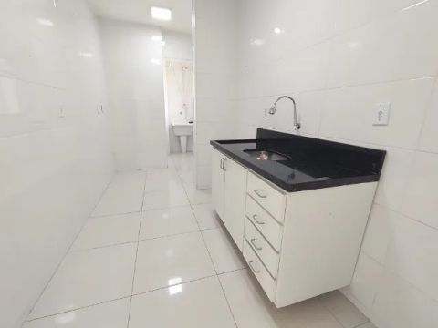 Pretinho do Mar de Itapoã 2 quartos com lazer 2.300,00 Condomínio 650,00