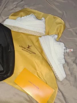 Tênis Louis Vuitton Nunca utilizado tamanho 42 - importado