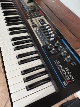 Teclado Roland Juno-Gi - Sintetizador com Gravador Digital