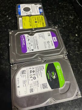 4 HDs - 1TB WD Purple + 500GB Seagate BarraCuda