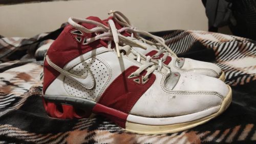 TÊNIS APRA COLECIONADORES NIKE FLIGHT DE 2004 BASQUETE RARIDADE COM AVARIAS