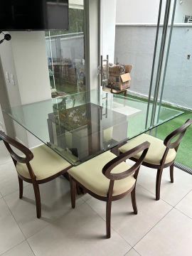 Mesa de jantar em vidro temperado 
