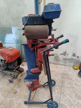 Motor branco 3,5 CV com rabeta Johnson para veleiro 
