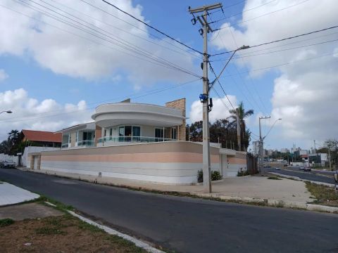 VENDO UMA LINDA CASA EM FRENTE AO RESTAURANTE COCO BAMBU