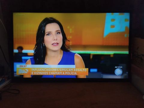 Vendo TV LG 42 polegadas de LED.