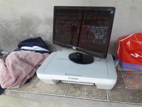 Vendo ou troco Monitor AOC 15,6 polegadas sem o cabo 
