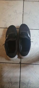 Vendo tênis Adidas 