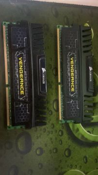 Duas memórias ram 2x8gb - Vengeance Corsair 