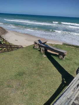 Temporada na praia com vista espetacular!