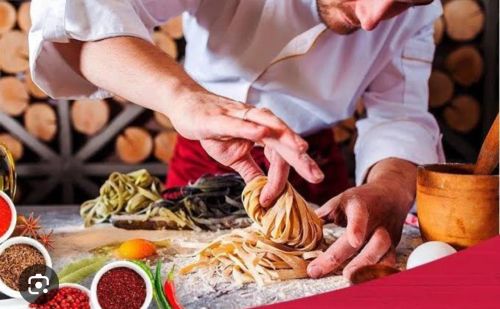 Vaga para cozinheira de massas em restaurante centro de vitória es 