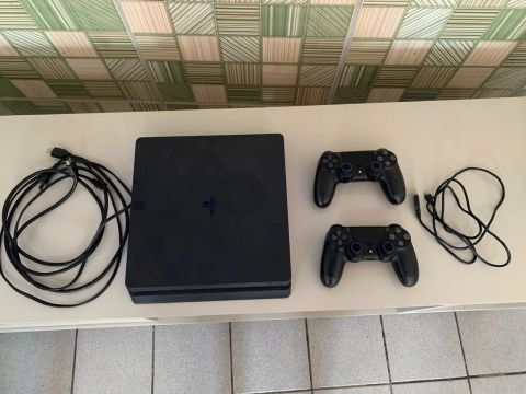 Playstation 4 Slim com 2 Controles (não acompanha jogos)