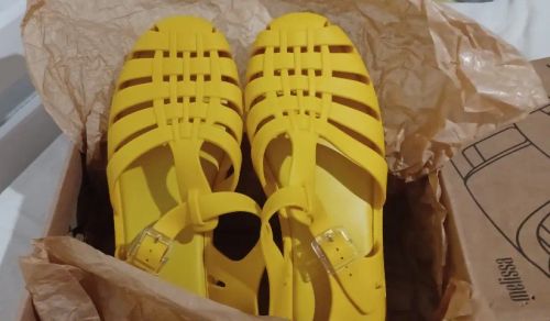 melissa possession amarelo