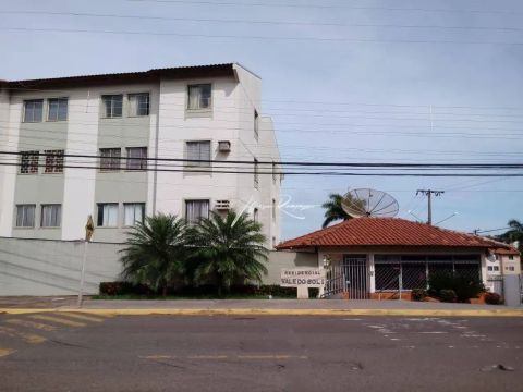 Apartamento reformado com vista livre na região central