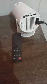Projetor Portátil com Controle Remoto