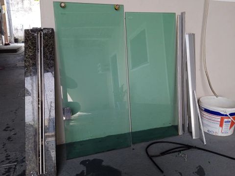 Janela de Blindex 80x1.00 C/ Pedra