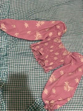 Blusa feminina rosa com mangas bufantes