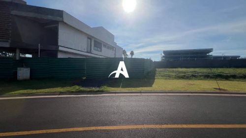 Terreno em condomínio com 444,16m² à venda no Tamboré