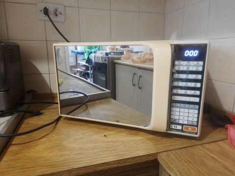 Micro-ondas Midea 20 Litros