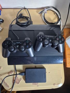 Ps3 super slim desbloqueado 2 controles 1TB hd externo +35jogos aceito cartão 12x 