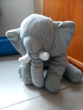 Elefante de Pelúcia Cinza