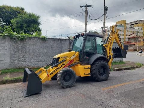 RETRO ESCAVADEIRA B95B 2022 2.234 HORAS.