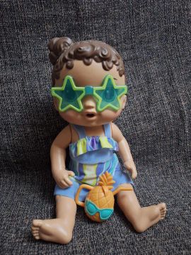 Boneca Bebê com Roupa de Praia e Acessórios