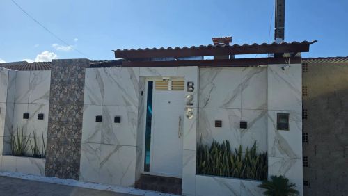 Aluga-se casa Condomínio Lírios 