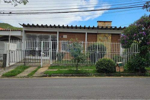 Casa Térrea à venda no Jardim do Ginásio